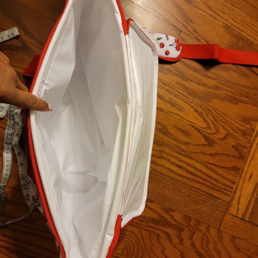 New Never Used Neutrogena Insulated Carry All - Picture 3 of 3